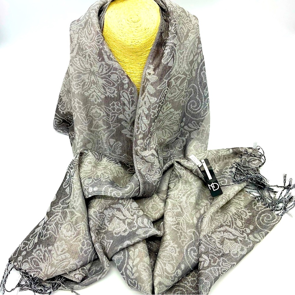 NWT New Directions Silver Gray Scarf or Wrap